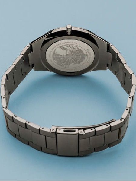 Bering Ultra Slim 17240-777 Reloj para hombre, correa de acero inoxidable