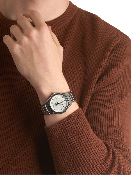 Casio EFR-S108D-7AVUEF men's watch, stainless steel strap